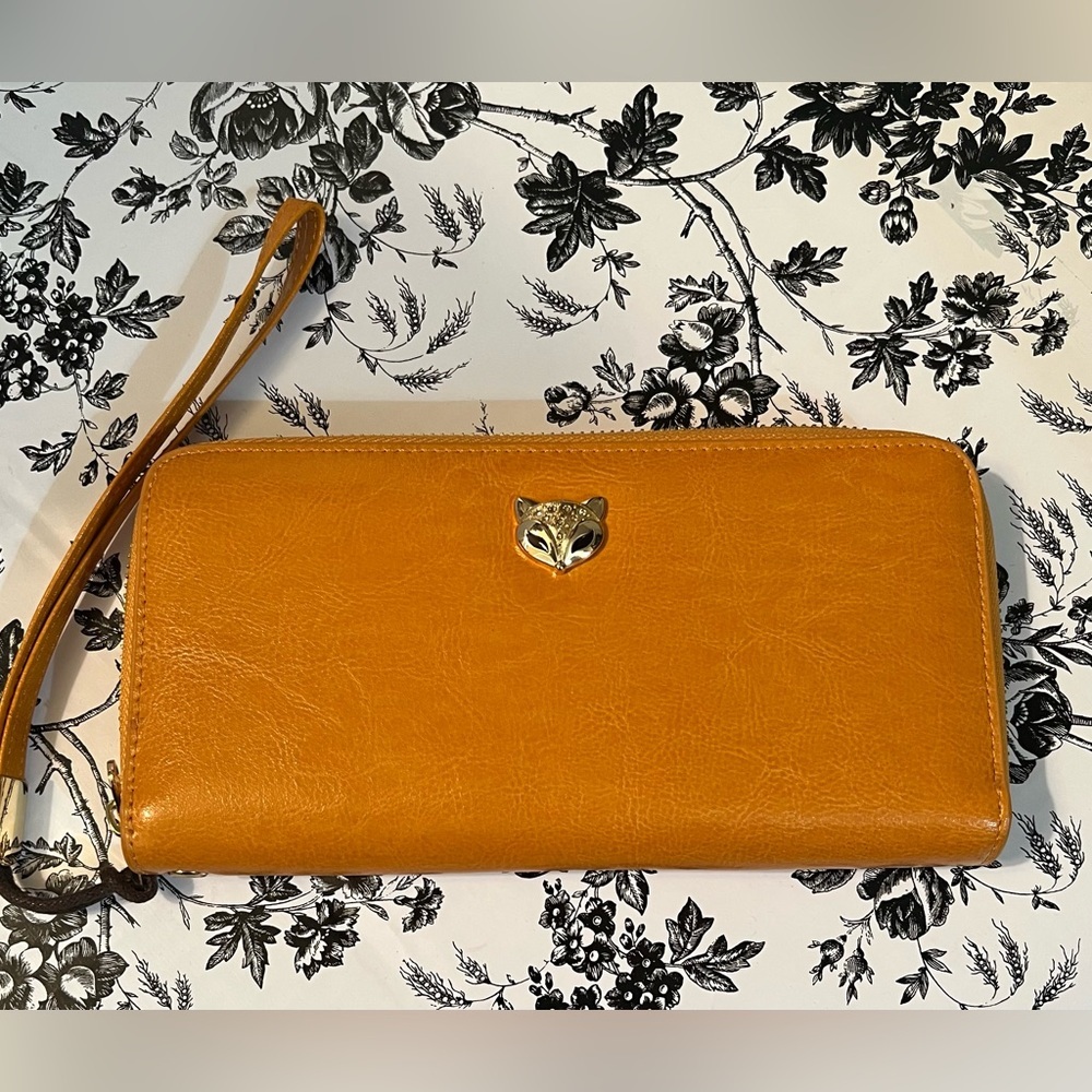 Elegant Tan Leather Wristlet
